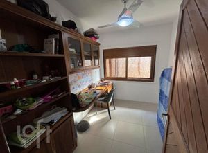 Image 10 - 885337