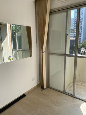 Image 12 - 885338