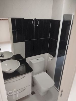 Image 19 - 885343