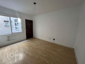 Image 10 - 885349