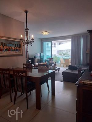 Image 7 - 885350