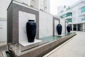 Image 16 - 885350