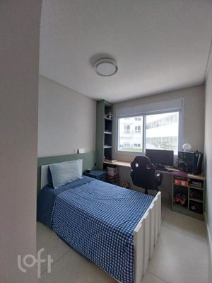 Image 12 - 885350