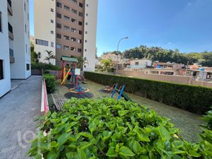 Image 15 - 885361