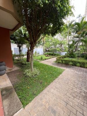 Image 6 - 885370