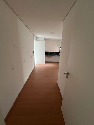 Image 4 - 885370