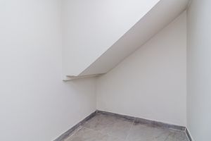 Image 22 - 885409