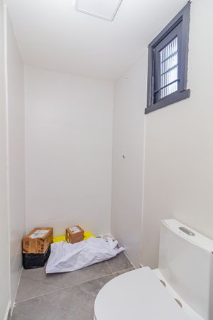 Image 31 - 885409