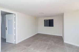 Image 33 - 885409
