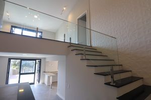Image 8 - 885409