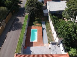 Image 19 - 885409
