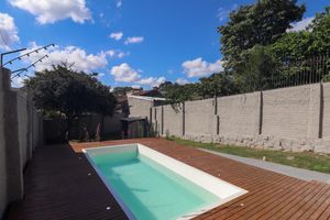 Image 11 - 885409