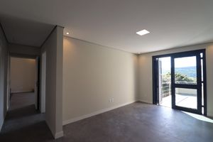 Image 21 - 885409
