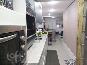 Image 6 - 885411