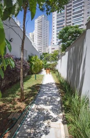 Image 17 - 885415