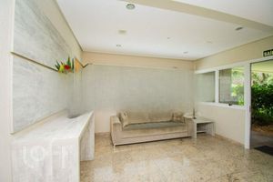 Image 4 - 885416