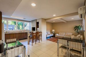 Image 24 - 885416