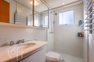 Image 14 - 885416