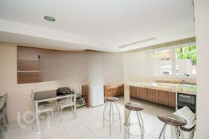 Image 9 - 885416