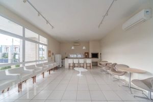 Image 21 - 885428