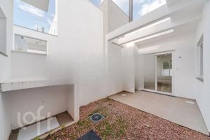 Image 5 - 885428