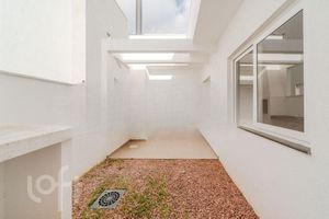 Image 4 - 885428