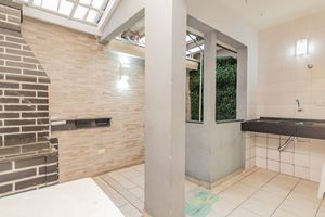Image 35 - 885467