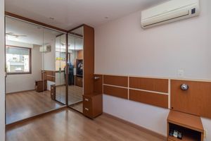 Image 8 - 885468