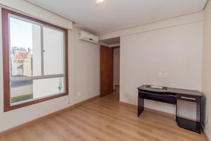 Image 11 - 885468