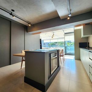 Image 10 - 885474