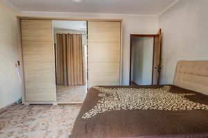 Image 8 - 885486