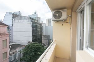 Image 26 - 885512
