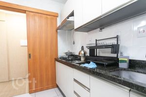 Image 18 - 885512