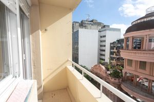 Image 23 - 885512