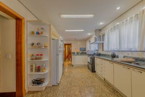 Image 30 - 885516