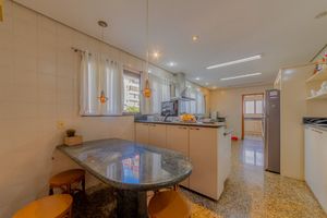 Image 34 - 885516