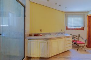 Image 41 - 885516