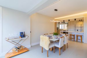 Image 9 - 885517