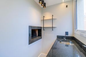 Image 15 - 885517