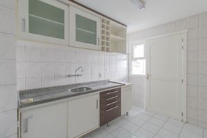 Image 11 - 885518