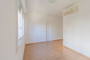 Image 18 - 885518