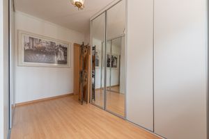 Image 19 - 885519