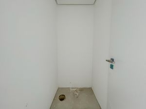 Image 15 - 885521