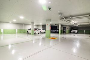 Image 19 - 885521
