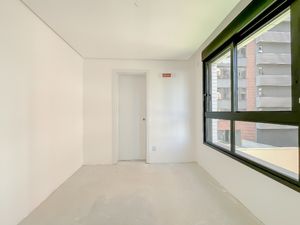 Image 6 - 885521