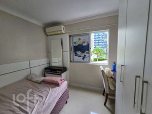Image 11 - 885530