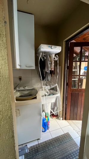 Image 8 - 885533