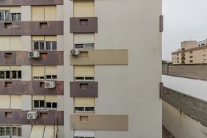 Image 14 - 885555