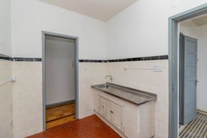 Image 18 - 885555