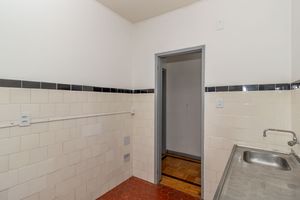 Image 19 - 885555